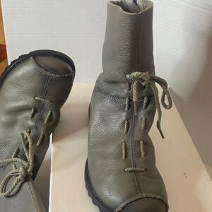 Stylish Gray Women's Boots